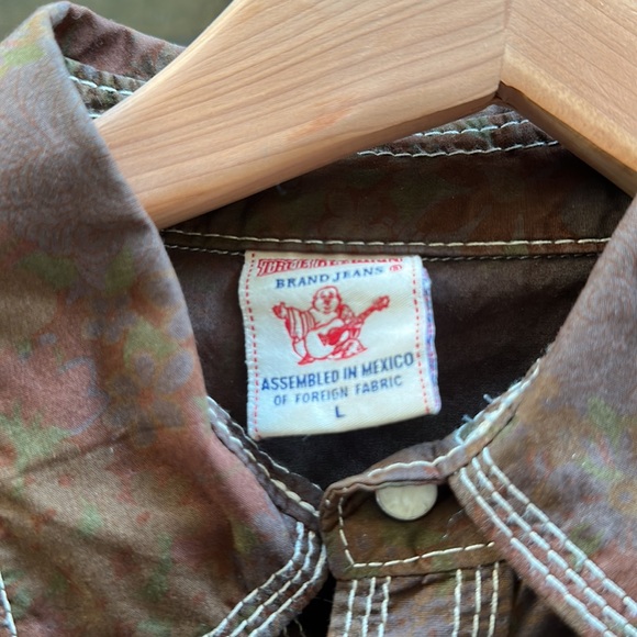 Very cool Long sleeve true religion shirt. - Picture 6 of 10